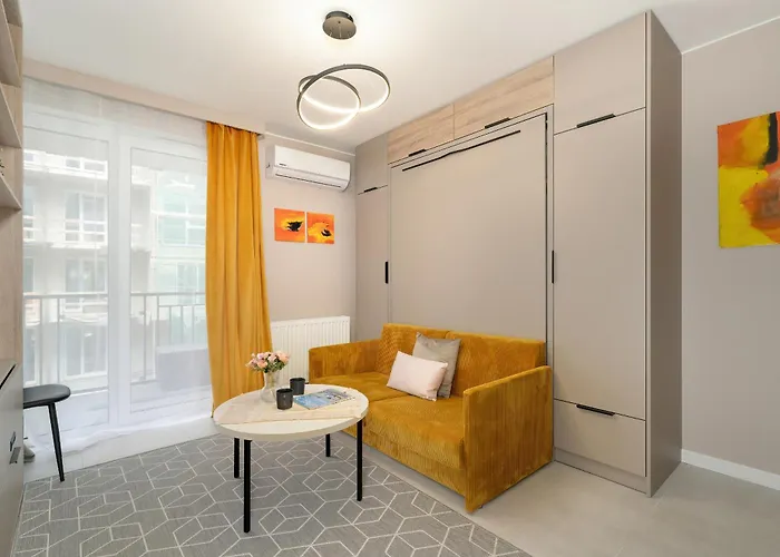 Nadolnik With Balcony & Ac By Rent Like 公寓