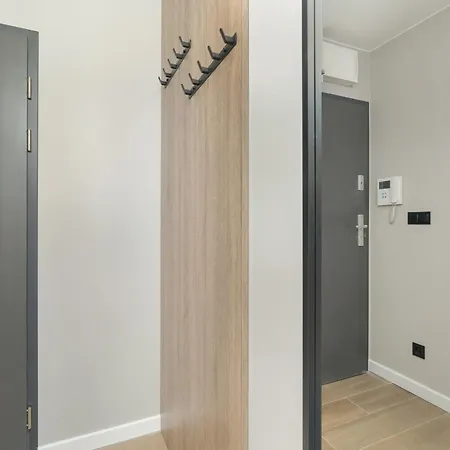 Nadolnik With Balcony & Ac By Rent Like *