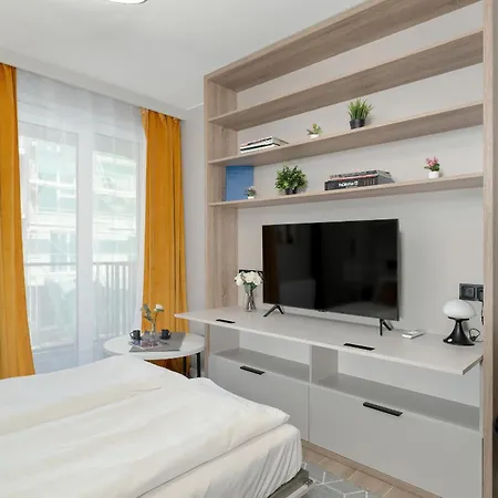 Nadolnik With Balcony & Ac By Rent Like