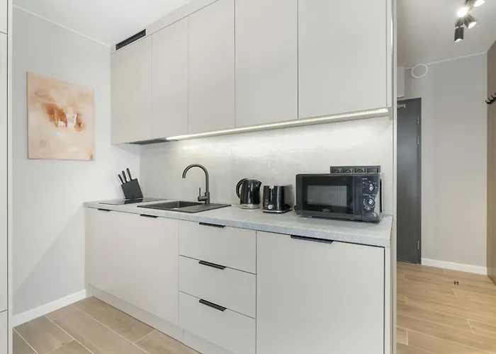 Nadolnik With Balcony & Ac By Rent Like *