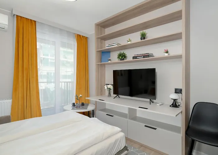 Nadolnik With Balcony & Ac By Rent Like